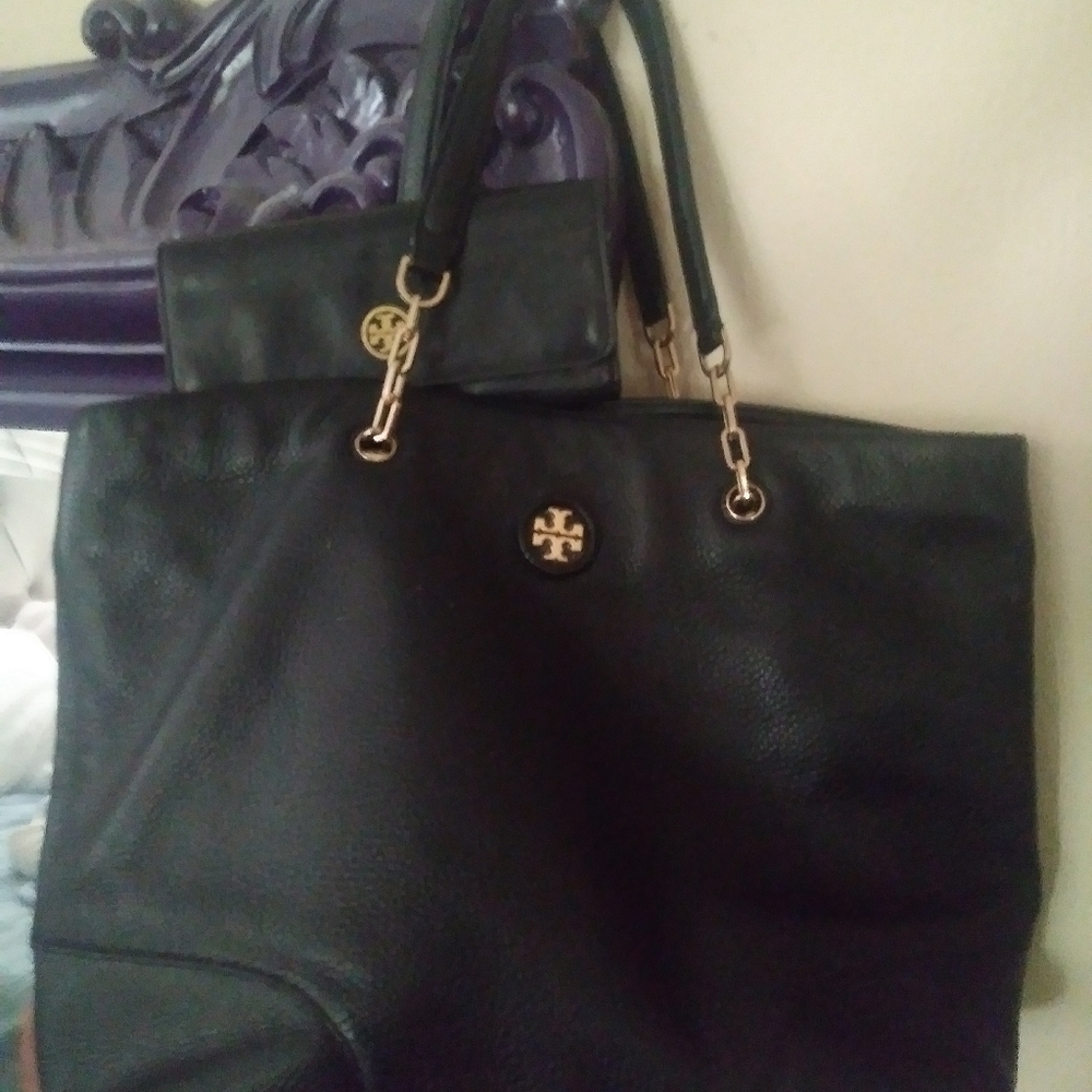🎄 🎄🎄 SALE🎉🎉🎉🎉 $70. till CHRISTMAS Tory Burch authentic blk leather